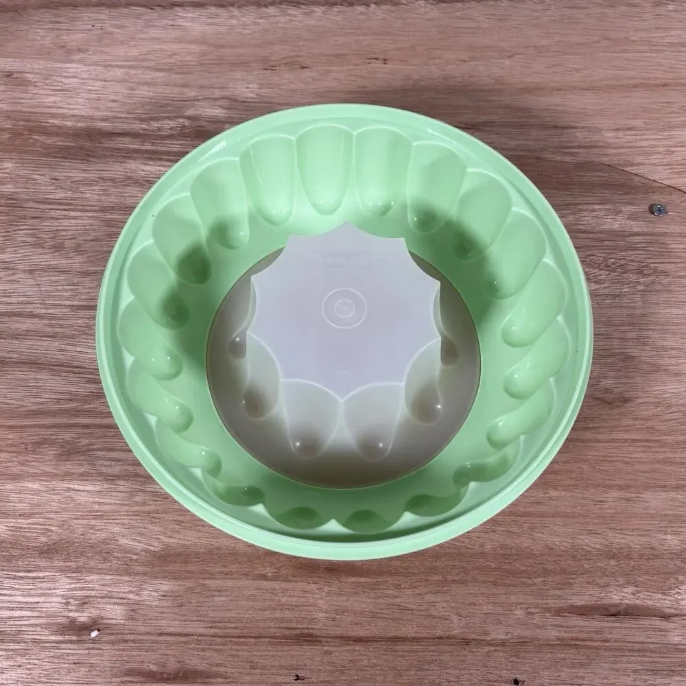 Tupperware Mint Green Jello Mold Ring Vintage Jel N‎ Serve Food Storage NO LID